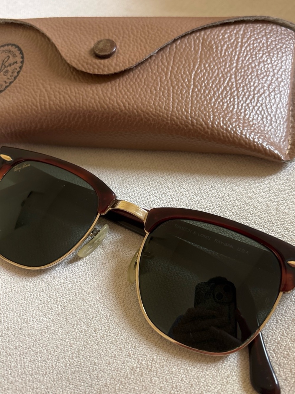 Vintage Ray-Ban Clubmaster Sunglasses in Brown with Gold Accents - Picture 5 of 5
